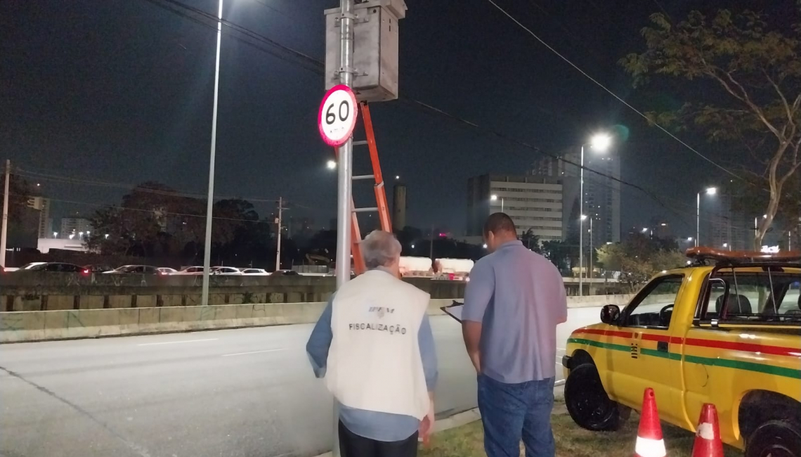 Em Santo André, Ipem-SP verifica radar na avenida dos Estados